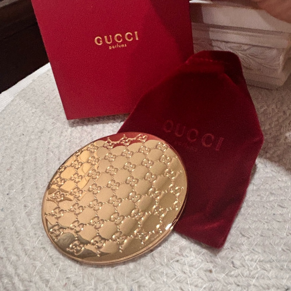 Gucci Gold Compact Mirror GWP - NIB - Picture 2 of 7